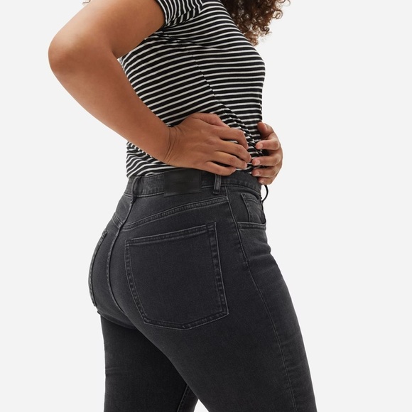 Everlane • Curvy Cheeky Washed Black Denim Jeans - Picture 5 of 11